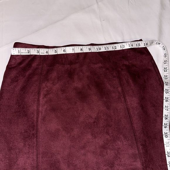 MARC NEW YORK, by Andrew Marc, matron faux suede skirt - Picture 6 of 8